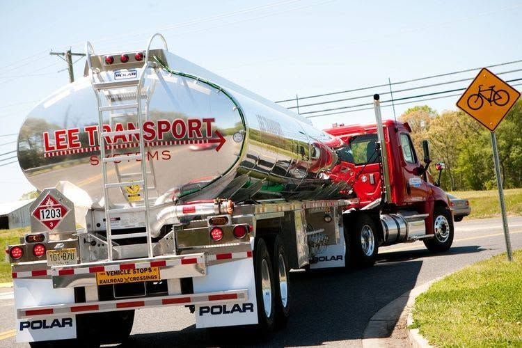 Lee Transport POLAR tanker rear road shot
